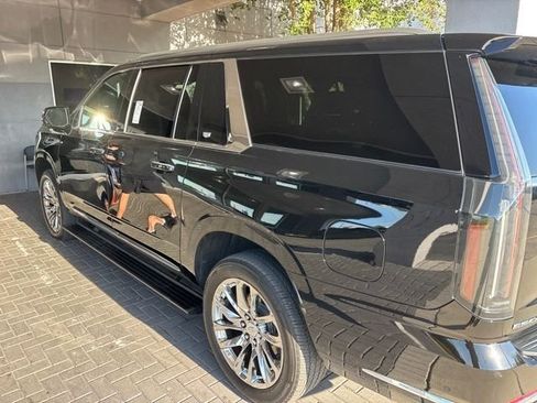 Used 2025 Cadillac Escalade ESV Premium Luxury w/ LPO, Radiant Package AWD/4WD image 13
