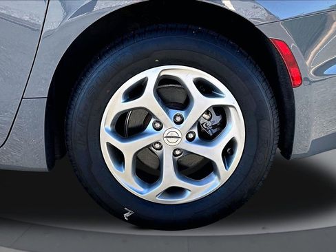 Certified 2023 Chrysler Pacifica Limited image 37