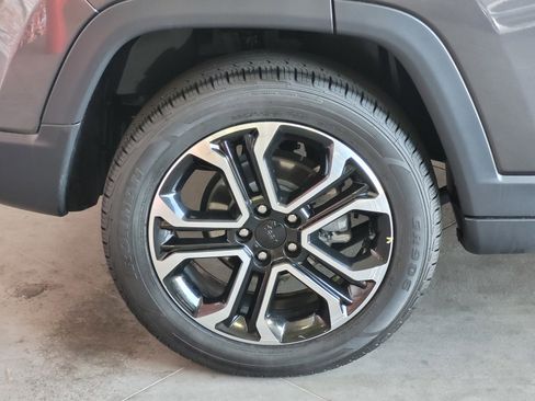 Used 2023 Jeep Compass Limited image 5