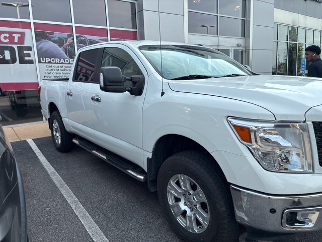 Used 2019 Nissan Titan SV w/ SV Convenience Package AWD/4WD image 3