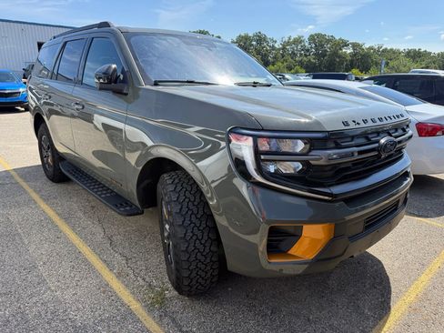 Used 2025 Ford Expedition Tremor AWD/4WD image 1