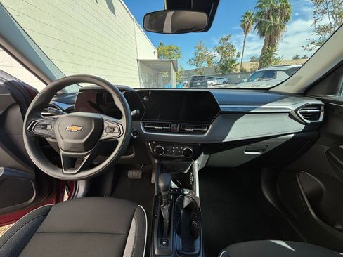 Used 2025 Chevrolet TrailBlazer LT image 33