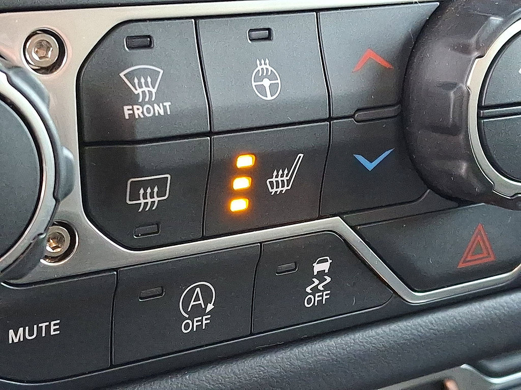 Used 2026 Jeep Wrangler Unlimited Sahara AWD/4WD image 25