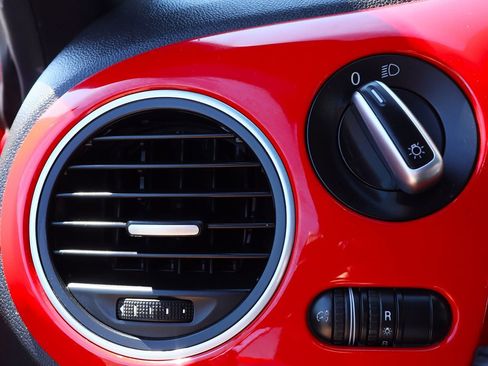 Used 2018 Volkswagen Beetle 2.0T SE image 41