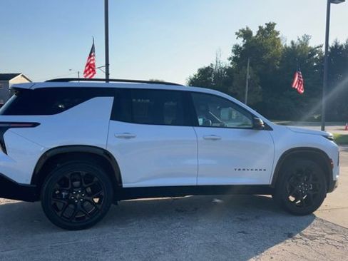 New 2026 Chevrolet Traverse RS w/ LPO, Floor Liner Package image 9