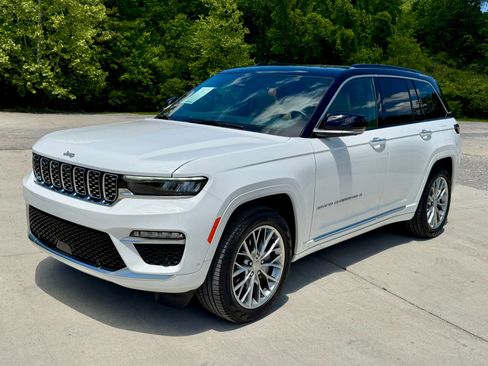 Used 2025 Jeep Grand Cherokee Summit AWD/4WD image 2