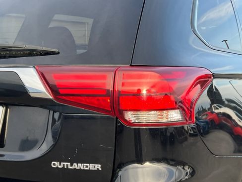 Used 2017 Mitsubishi Outlander ES image 15