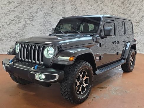 Used 2022 Jeep Wrangler Unlimited Sahara w/ Cold Weather Group image 6