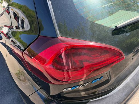 Used 2019 Chevrolet Bolt Premier w/ Infotainment Package FWD image 11