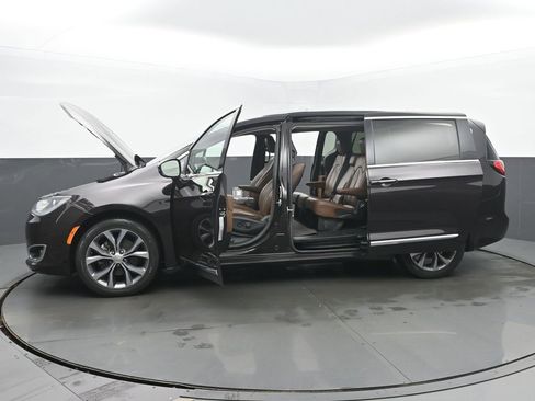 Used 2018 Chrysler Pacifica Limited image 55