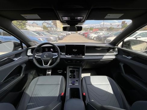 New 2026 Volkswagen Tiguan SE R-Line AWD/4WD image 16