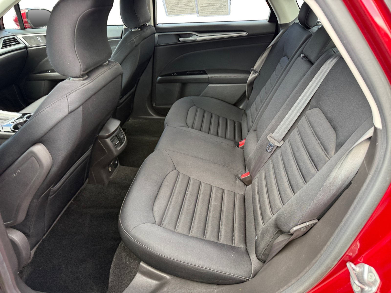 Used 2016 Ford Fusion SE FWD image 16