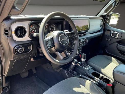 Used 2025 Jeep Wrangler Unlimited Sport AWD/4WD image 11
