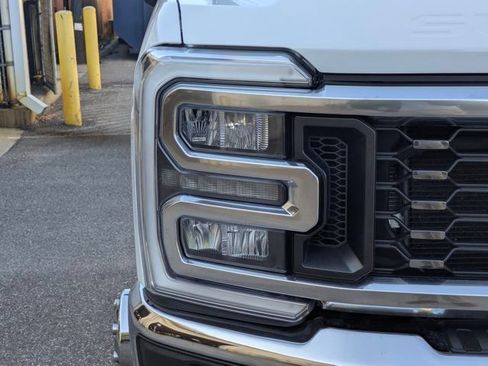 Used 2025 Ford F350 Lariat AWD/4WD image 9