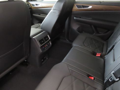 New 2025 Volkswagen Atlas SE image 21