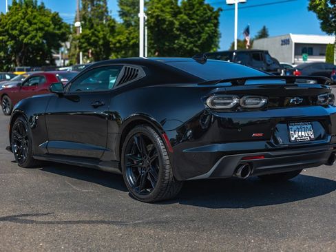 Used 2021 Chevrolet Camaro SS RWD image 9