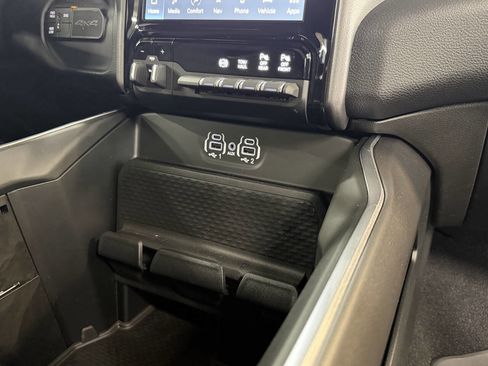 Used 2024 RAM 2500 Big Horn w/ Night Edition image 43