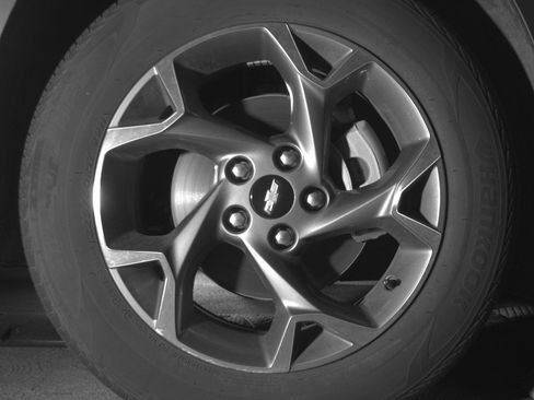 Used 2025 Chevrolet Trax LT FWD image 16