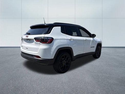 Used 2023 Jeep Compass Latitude w/ Sun and Sound Group AWD/4WD image 5