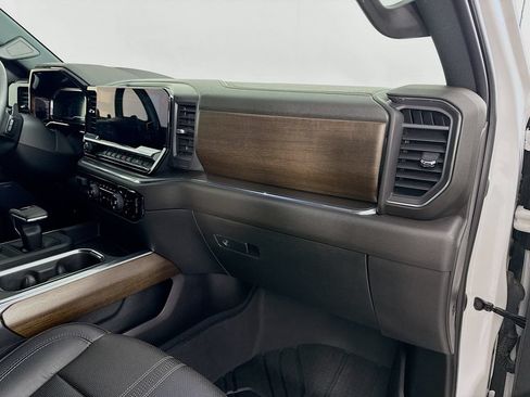 Used 2023 Chevrolet Silverado 1500 High Country w/ High Country Premium Package AWD/4WD image 23