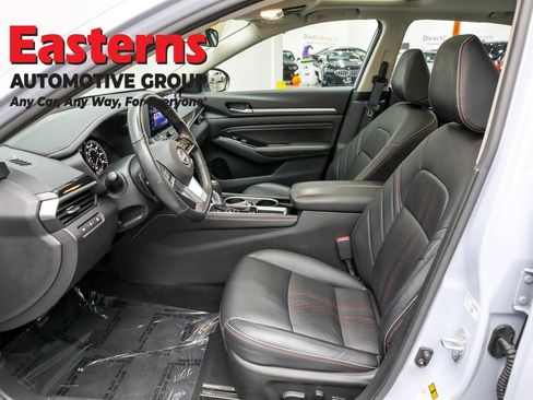 Used 2023 Nissan Altima 2.5 SR w/ SR Premium Package image 14