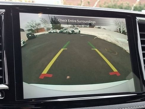 Used 2023 Chrysler Pacifica Touring-L image 18