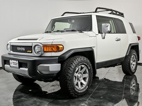 Used 2014 Toyota FJ Cruiser 4WD w/ Upgrade Package image 5