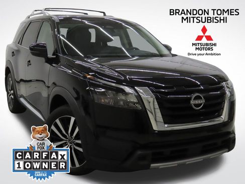Used 2025 Nissan Pathfinder Platinum image 1