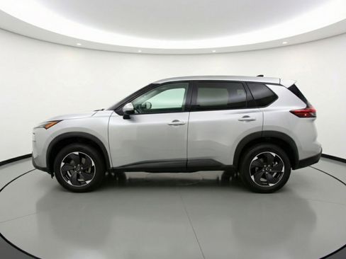 Used 2025 Nissan Rogue SV image 5