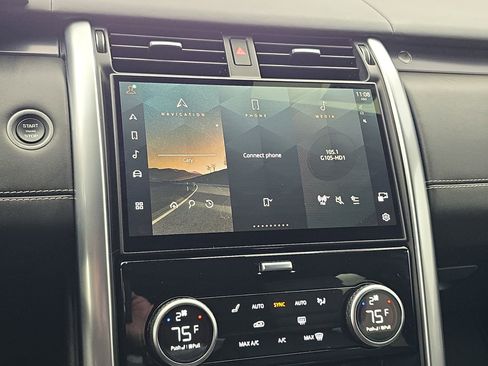 Certified 2024 Land Rover Discovery Metropolitan Edition image 21