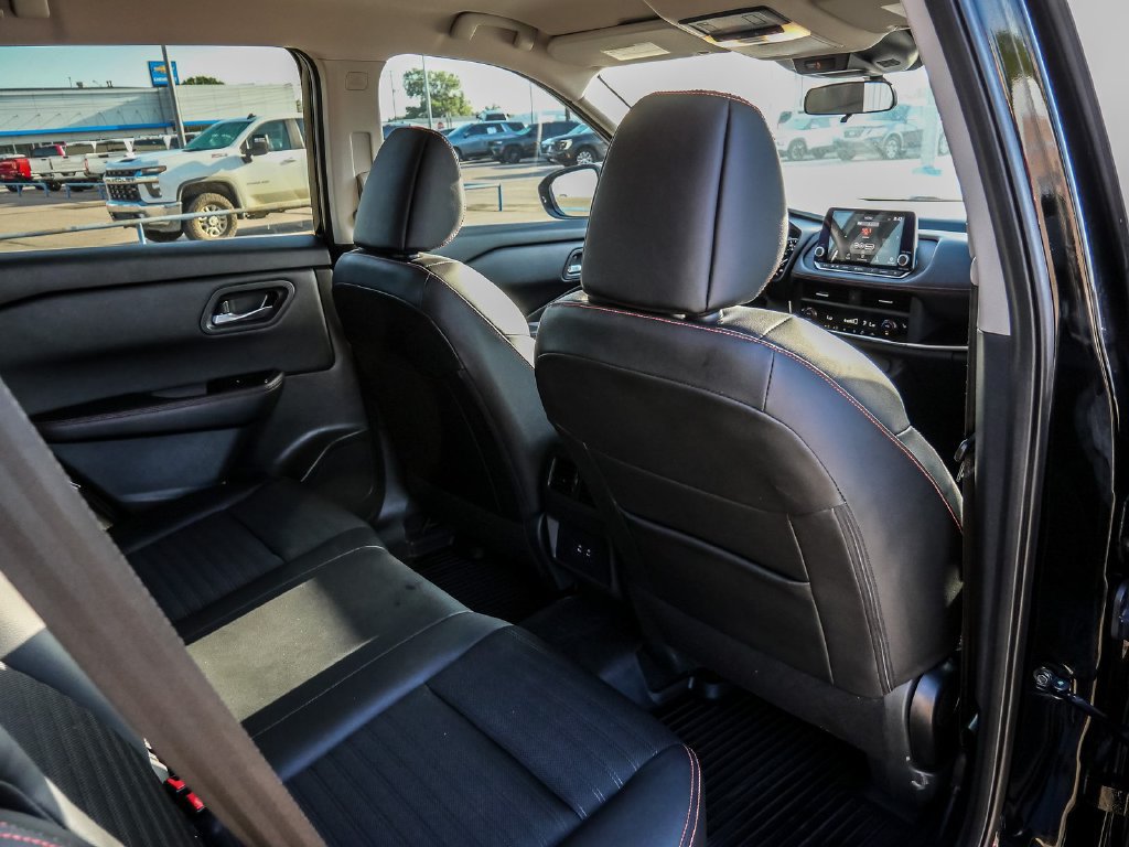 Used 2025 Nissan Rogue SV AWD/4WD image 24