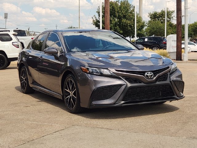 Used 2023 Toyota Camry SE FWD image 2