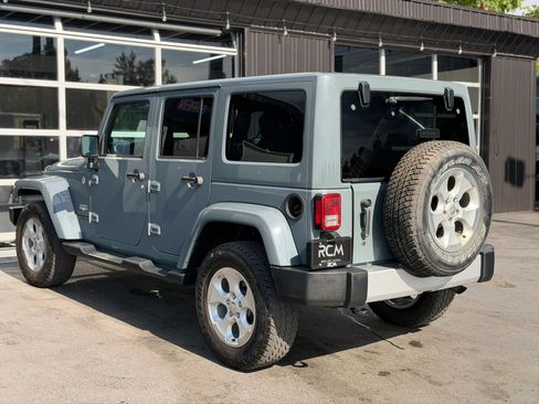 Used 2014 Jeep Wrangler Unlimited Sahara w/ Connectivity Group AWD/4WD image 9