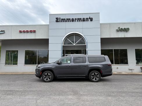 Certified 2024 Jeep Wagoneer L Series III w/ Flexible Seating Group AWD/4WD image 1