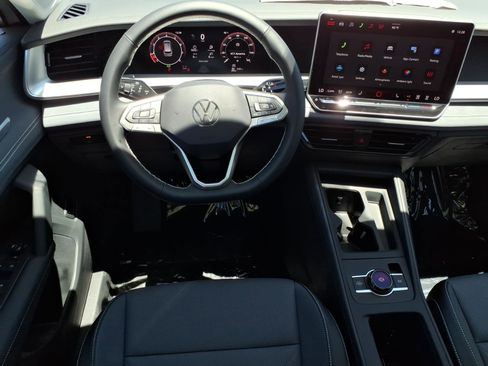 New 2026 Volkswagen Tiguan SE FWD image 18