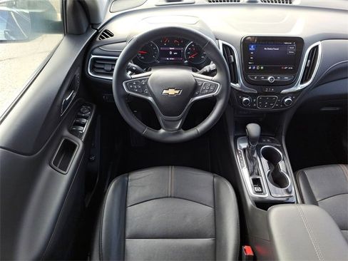 Used 2023 Chevrolet Equinox Premier image 11