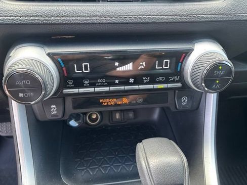 Used 2021 Toyota RAV4 XLE AWD/4WD image 30