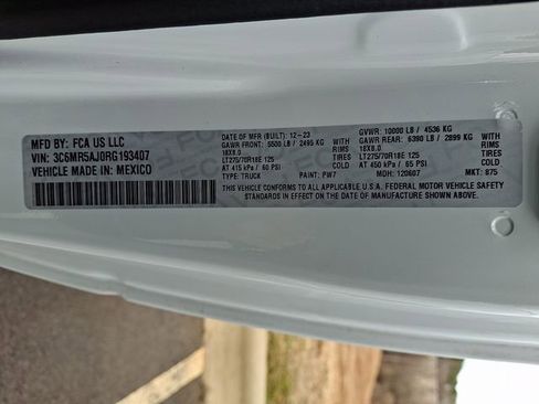 Used 2024 RAM 2500 Tradesman w/ Chrome Appearance Group image 27