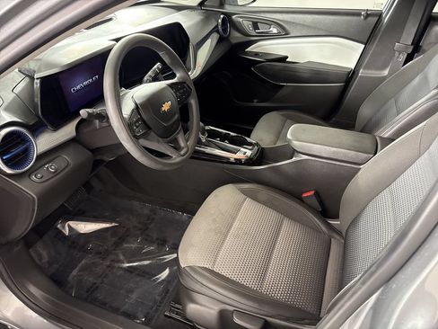 Used 2024 Chevrolet Trax LT FWD image 22