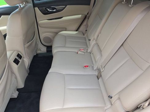Used 2017 Nissan Rogue SL w/ SL Premium Package FWD image 14