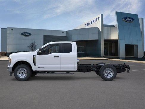 New 2026 Ford F350 XL w/ XL Chrome Package image 4
