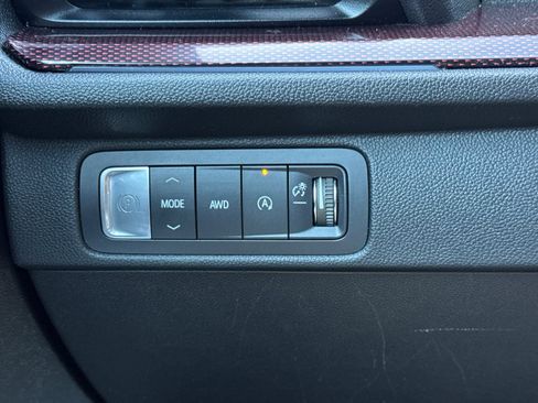 Used 2025 Chevrolet Traverse Z71 image 43