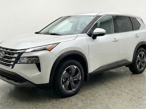 Used 2025 Nissan Rogue SV AWD/4WD image 3