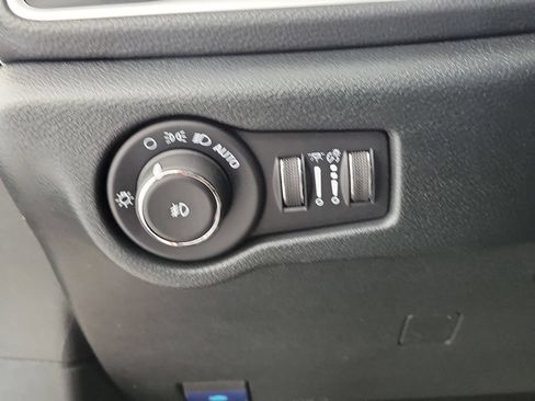 New 2026 Chrysler Pacifica Select FWD image 13