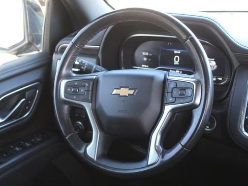Used 2022 Chevrolet Suburban LT RWD image 22