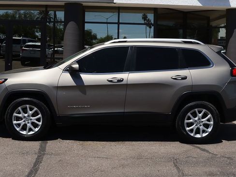Used 2017 Jeep Cherokee Latitude w/ Comfort/Convenience Group image 8