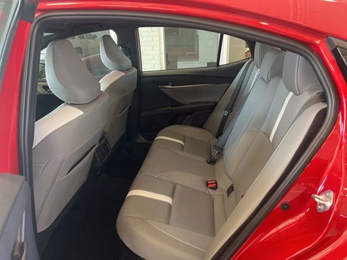 Used 2025 Toyota Camry SE w/ Convenience Package image 13