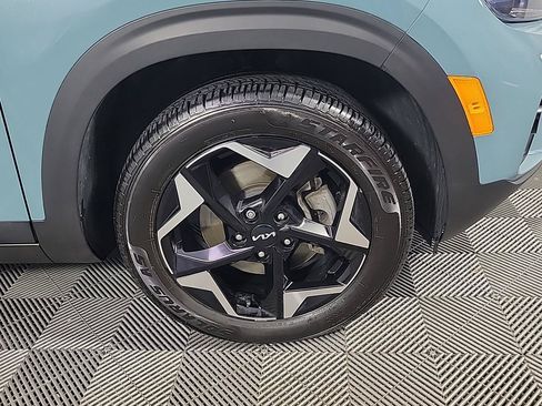 Certified 2024 Kia Seltos EX AWD/4WD image 3