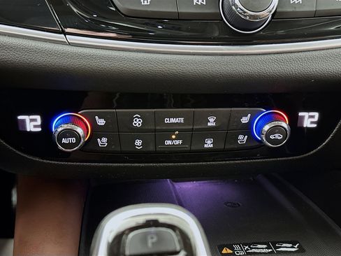 Used 2020 Buick Enclave Avenir w/ Avenir Technology Package image 16