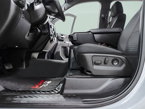 Used 2024 Chevrolet Silverado 1500 Custom image 25